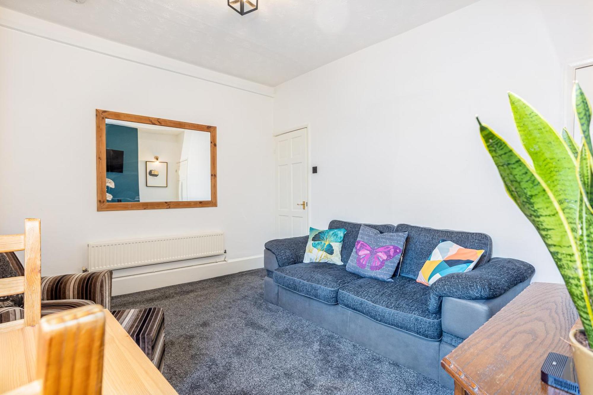 Coronation House By Yourstays - 3 Bedroom House In Newcastle-Under-Lyme Stoke-on-Trent Exterior photo